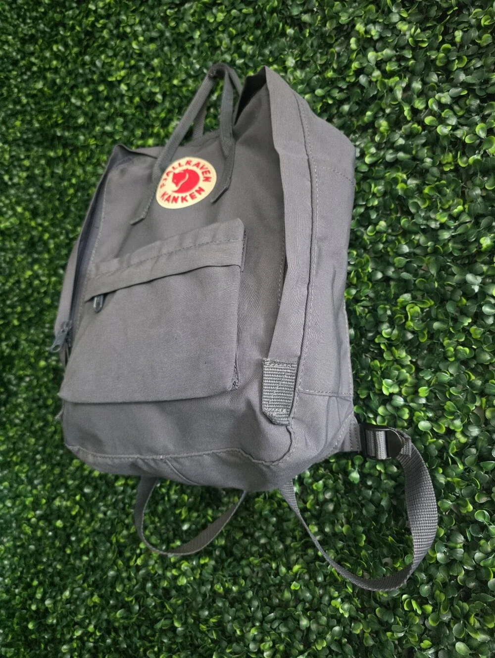 Fjallraven Kånken Backpack in Charcoal with Red Logo